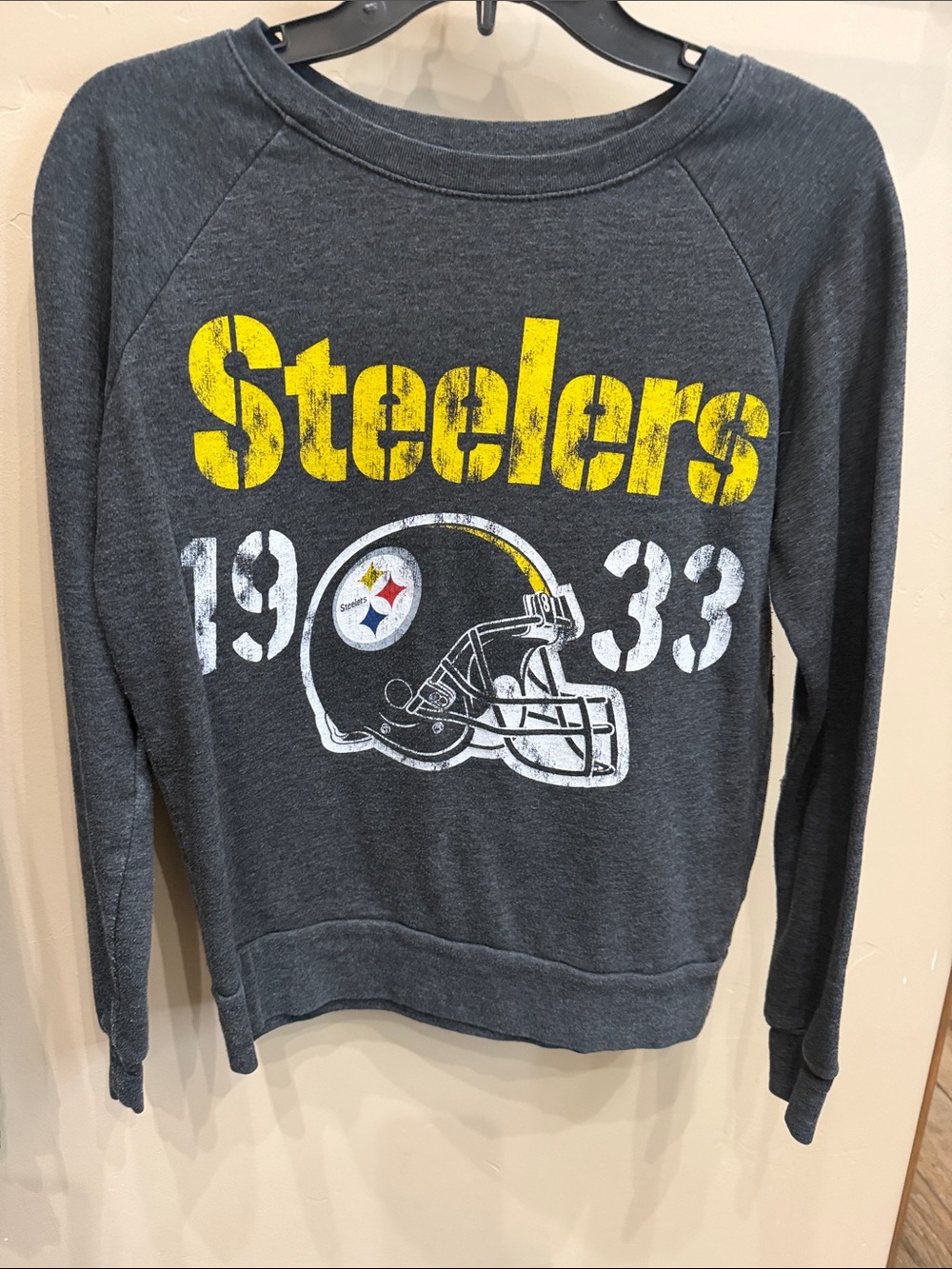 NFL Steelers Distressed Graphic Crewneck Sweatshirt - Dark Gray & Yellow